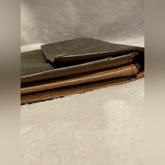 Louis Vuitton Vintage Monogram Sarah Wallet - Picture 9 of 16